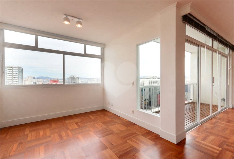 Apartamento à venda com 3 quartos, sendo 1 suíte,  em Santa Cecília, São Paulo, SP