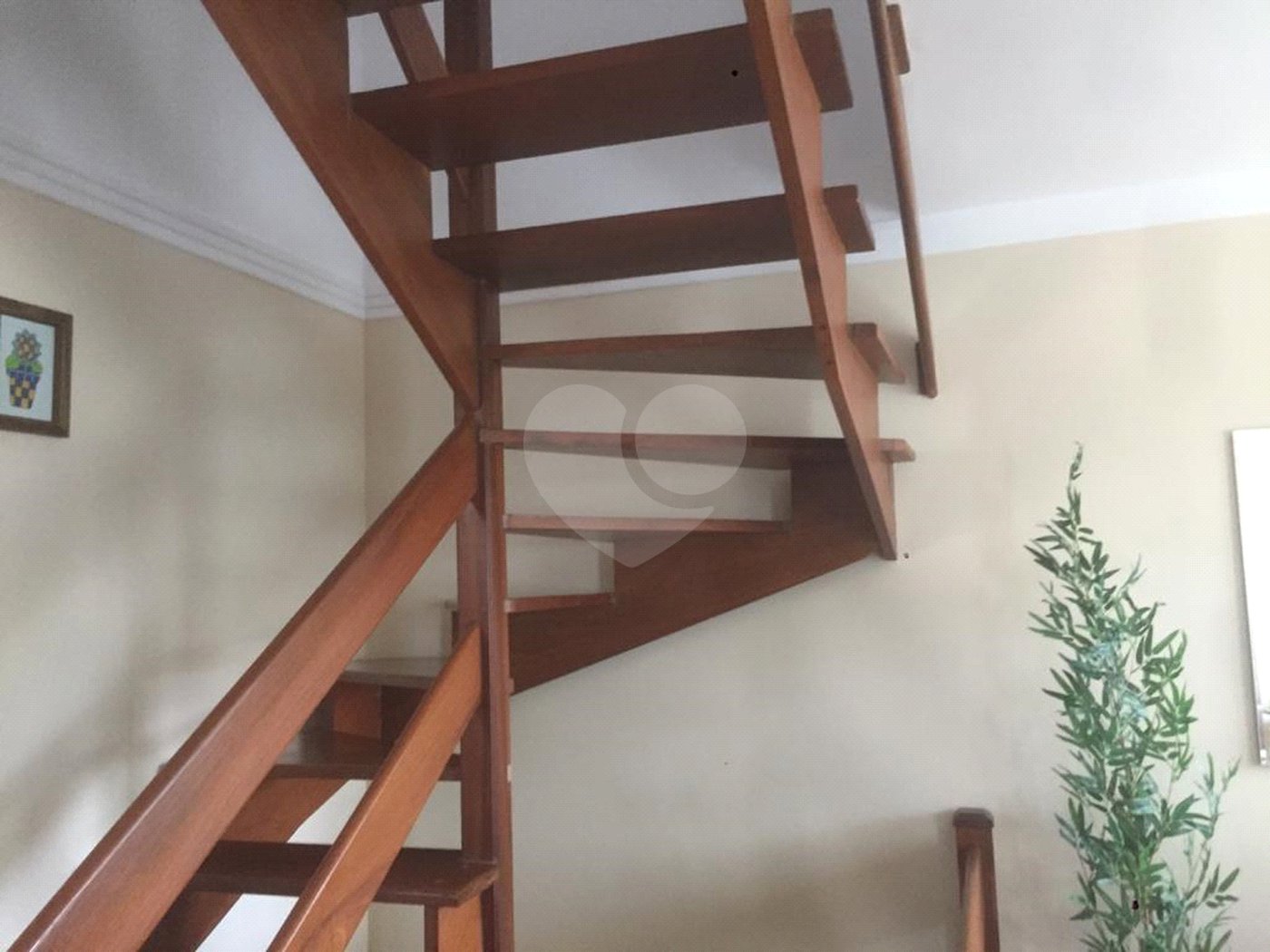 Casa à venda com 3 quartos, sendo 1 suíte, no condomínio Morada do Horto, São Paulo - SP
