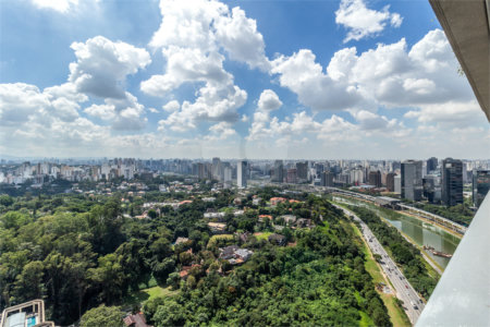 Apartamento à venda ou para alugar com 4 quartos, sendo 3 suítes, em Jardim Morumbi, São Paulo, SP