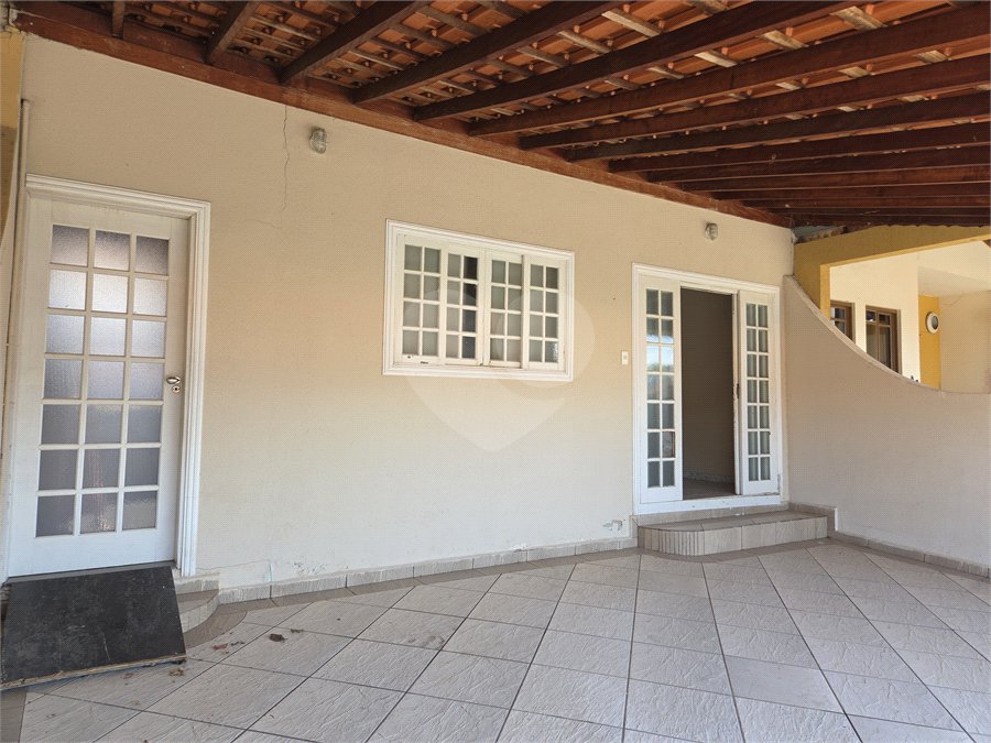 Casa à venda com 3 quartos, sendo 1 suíte, no condomínio Parque das Árvores, Sorocaba - SP