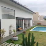 Casa à venda ou para alugar com 4 quartos, sendo 3 suítes, no condomínio Figueira Garden, Atibaia - SP