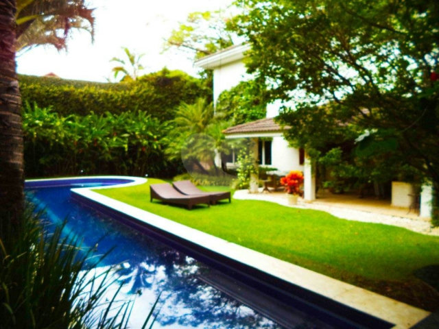 Casa à venda com 4 quartos, sendo 2 suítes,  no condomínio Residencial Morumbi, São Paulo - SP