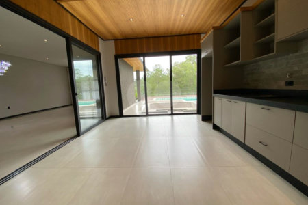Casa à venda com 4 quartos, sendo 3 suítes,  no condomínio Jardim das Palmeiras, Bragança Paulista - SP
