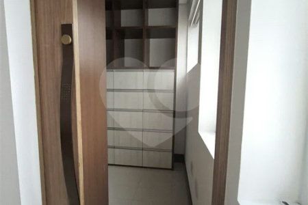 SALA COMERCIAL DE 90 M² COM 12 BAIAS, SALA DE REUNIÃO, AR-CONDICIONADO CENTRAL E 2 VAGAS!