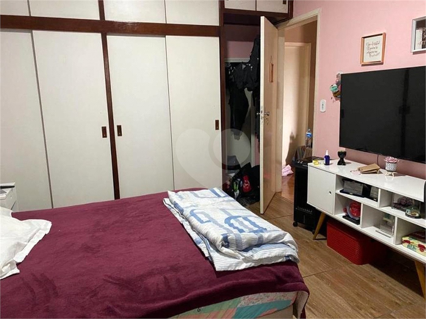 Casa com 202m² , 4 dormitórios , sendo 1 suíte , 3 vagas de garagem.