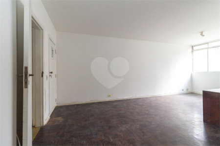 Apartamento à venda com 3 quartos, sendo 1 suíte, em Cerqueira César, São Paulo, SP