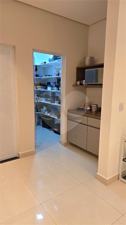 Casa à venda com 3 quartos, sendo 2 suítes, no condomínio Village da Serra, Araçoiaba da Serra - SP