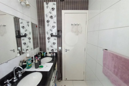 Sobrado à venda com 3 quartos, sendo 1 suíte, em Vila Gomes, São Paulo, SP