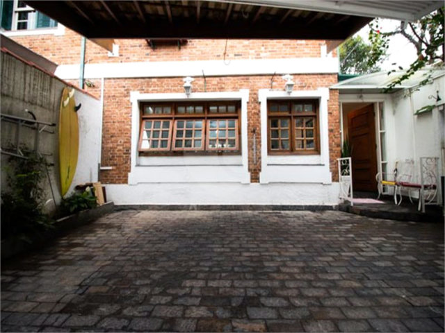 Sobrado à venda com 3 quartos, sendo 1 suíte,  em Alto da Boa Vista, São Paulo, SP