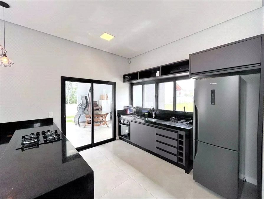 Casa à venda com 3 suítes no condomínio Ninho Verde II, Pardinho - SP