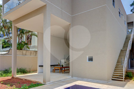 Sobrado à venda com 6 quartos, sendo 5 suítes,  em Interlagos, São Paulo, SP