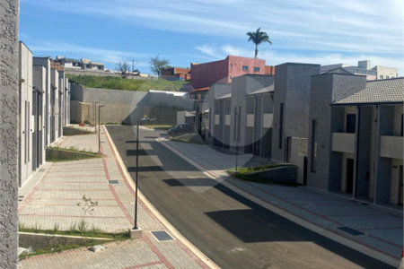 Casa à venda com 2 suítes no condomínio Vila Ilha de Creta, Valinhos - SP