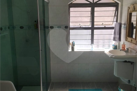 Casa à venda ou para alugar com 3 quartos, sendo 1 suíte, em Estação, São Roque, SP
