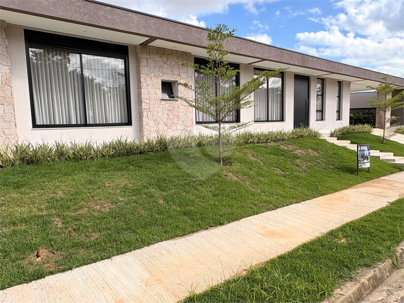 Casa à venda com 3 suítes no condomínio Condomíno Helena Maria, Sorocaba - SP