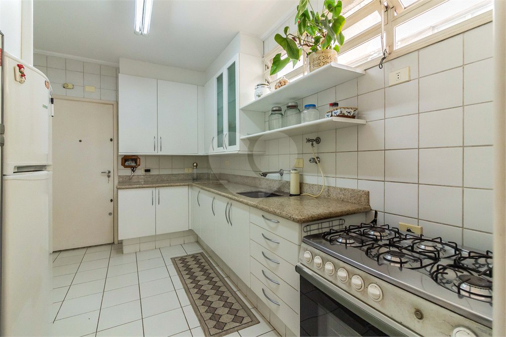 Apartamento à venda com 3 quartos, sendo 1 suíte, em Itaim Bibi, São Paulo, SP