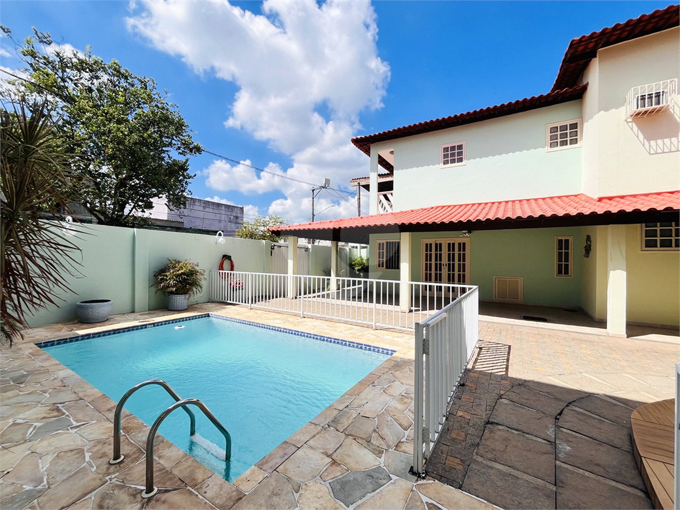 Casa à venda com 3 quartos, sendo 1 suíte, em Campo Grande, Rio de Janeiro, RJ