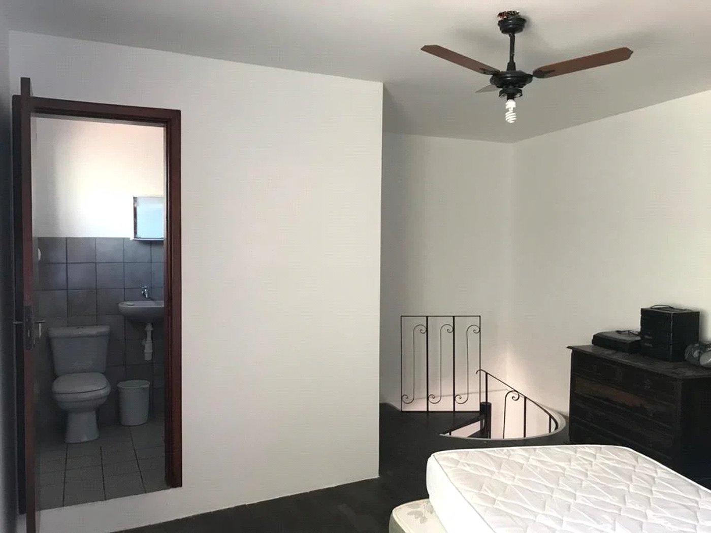 Casa à venda com 2 quartos, sendo 1 suíte,  em Lapa de Baixo, São Paulo, SP