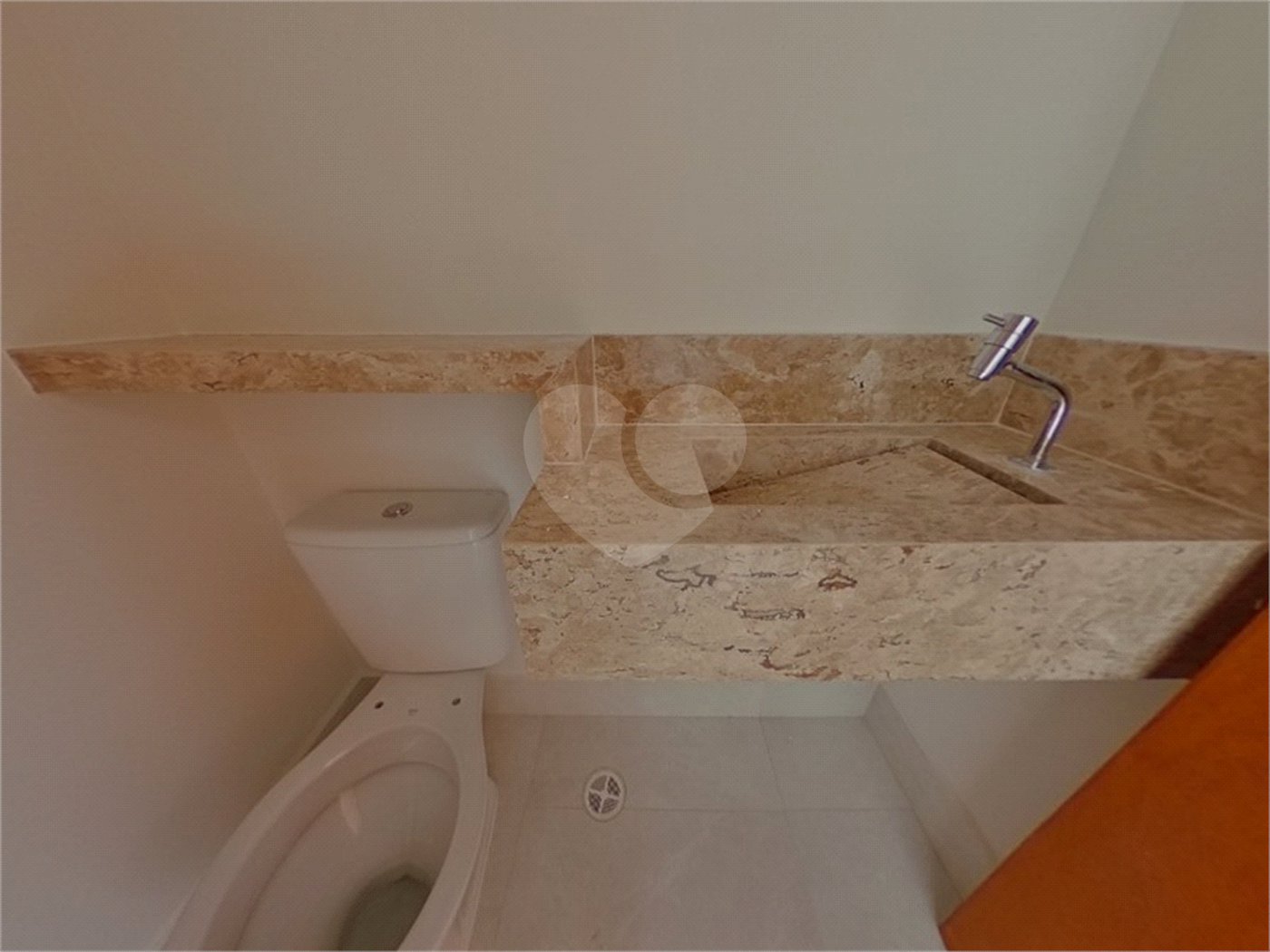 Casa à venda com 3 suítes no condomínio Residencial Gaya, São Paulo - SP