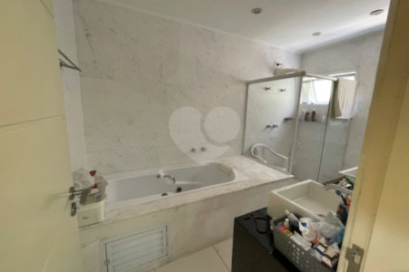 Casa à venda com 4 suítes em Chácara Mafalda, São Paulo, SP