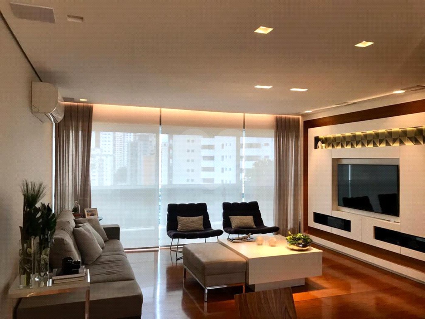 Apartamento à venda com 4 quartos, sendo 1 suíte, em Campo Belo, São Paulo, SP