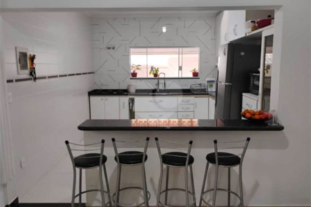 Casa à venda com 4 quartos, sendo 1 suíte,  em Jardim Ermida II, Jundiaí, SP