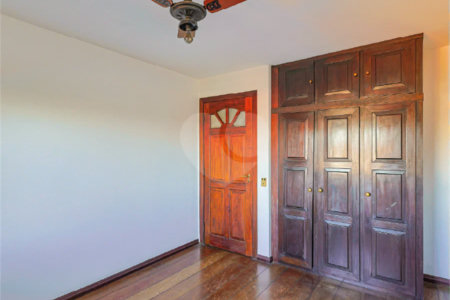Sobrado à venda com 3 quartos, sendo 1 suíte,  em Jardim Leonor, São Paulo, SP
