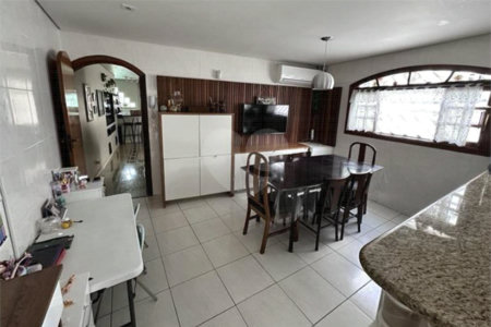 Casa à venda com 3 quartos, sendo 1 suíte,  no condomínio Residencial Nabuco de Araújo, São Paulo - SP