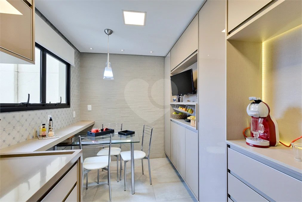 Apartamento à venda com 3 quartos, sendo 2 suítes, em Alto da Boa Vista, São Paulo, SP