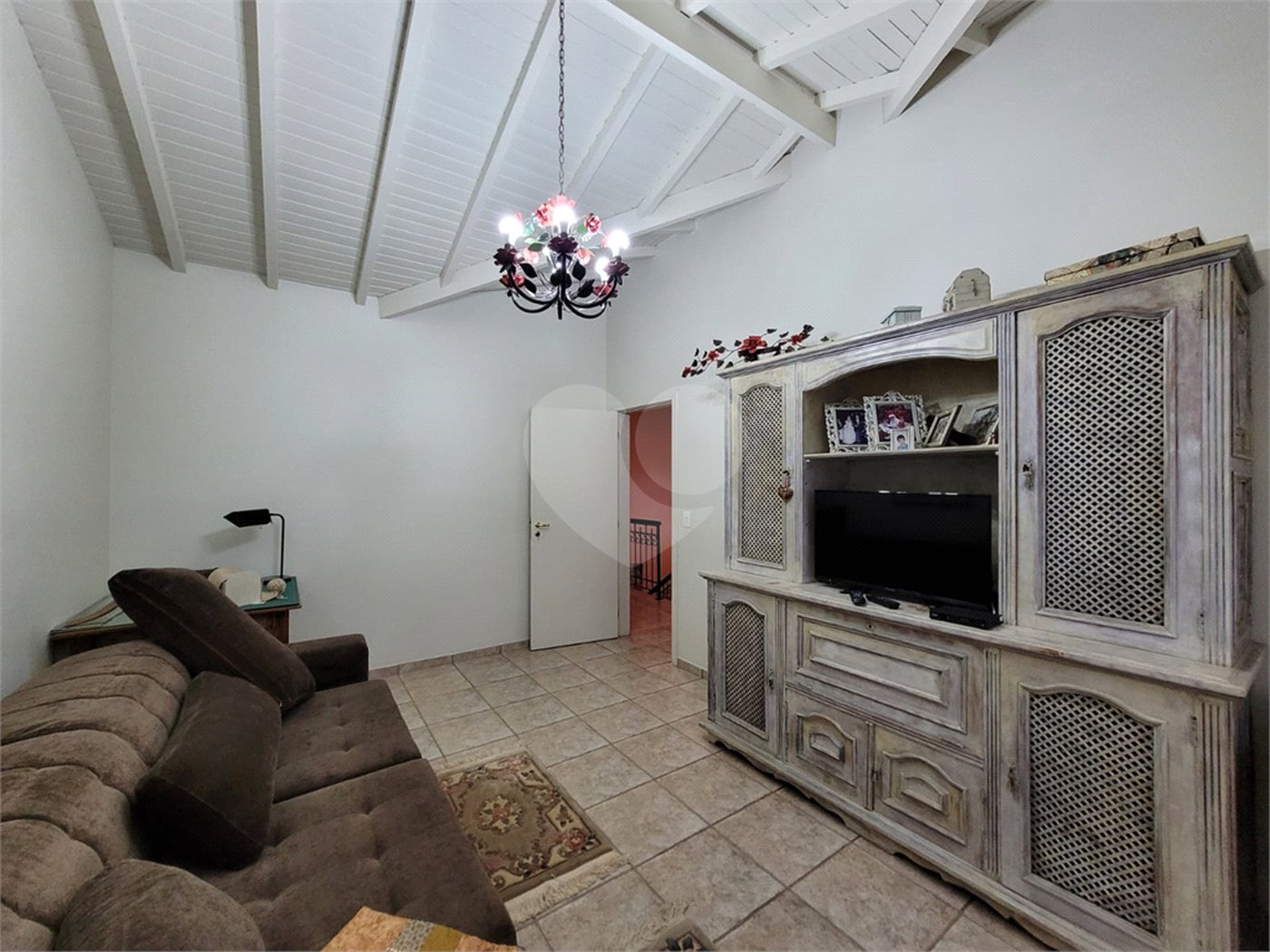 Casa à venda com 3 quartos, sendo 1 suíte, no condomínio Suíça da Cantareira, Mairiporã - SP