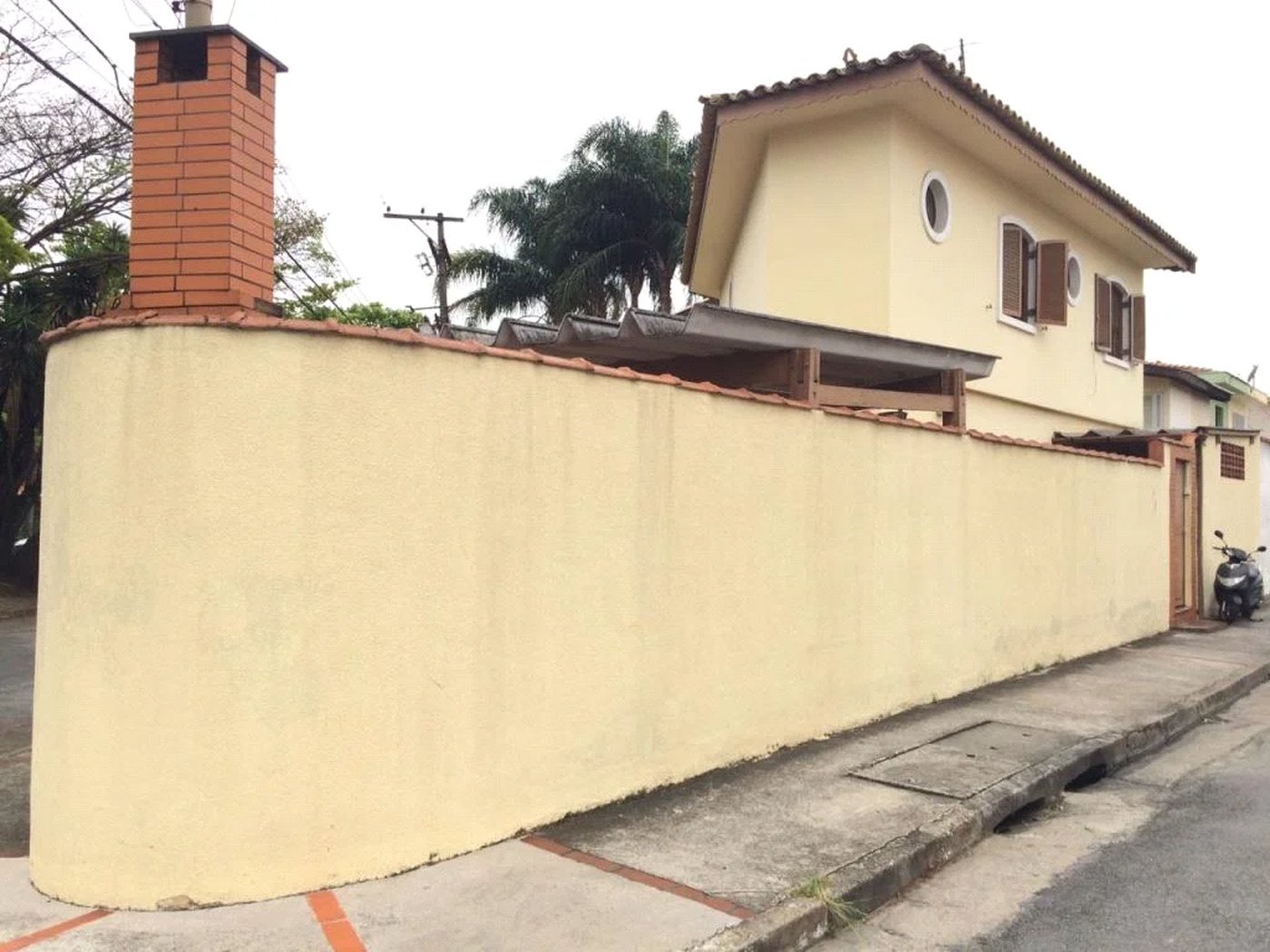 Casa à venda com 3 quartos, sendo 1 suíte, em Jardim Trussardi, São Paulo, SP