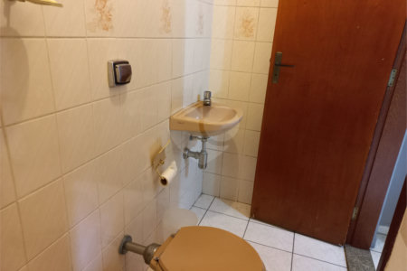Sobrado à venda com 4 quartos, sendo 3 suítes, em Cidade São Francisco, São Paulo, SP