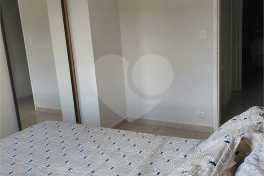 Sobrado à venda com 2 quartos em Vila Guedes, São Paulo, SP