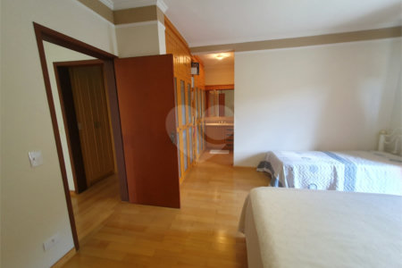 Casa à venda com 5 suítes no condomínio Vila Hípica I, Vinhedo - SP