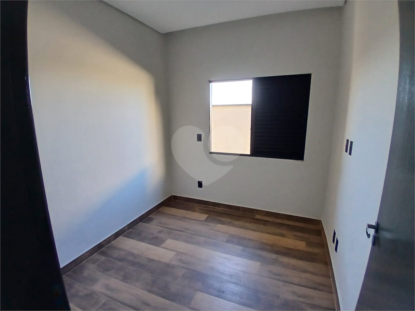Casa à venda com 3 quartos, sendo 1 suíte,  no condomínio Jardim, Sorocaba - SP
