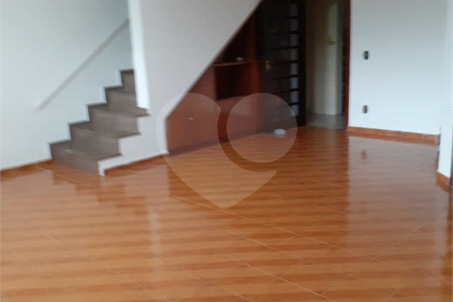 Casa à venda com 3 quartos, sendo 2 suítes, em Parada Inglesa, São Paulo, SP