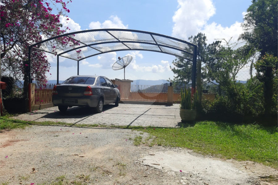 Sobrado à venda com 3 quartos, sendo 1 suíte, em Roseira, Mairiporã, SP