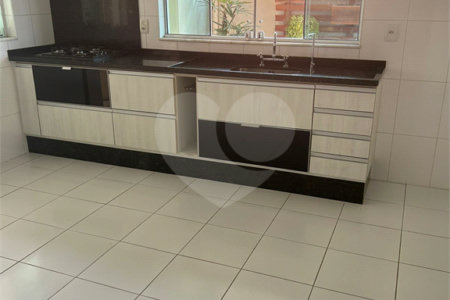 Casa à venda com 3 suítes no condomínio Terras de São Francisco, Vinhedo - SP