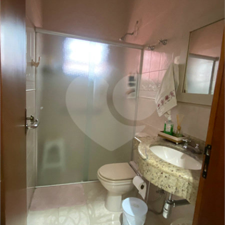 Casa à venda com 3 quartos, sendo 2 suítes, no condomínio Residencial Jardim Altos de Suzano, Suzano - SP