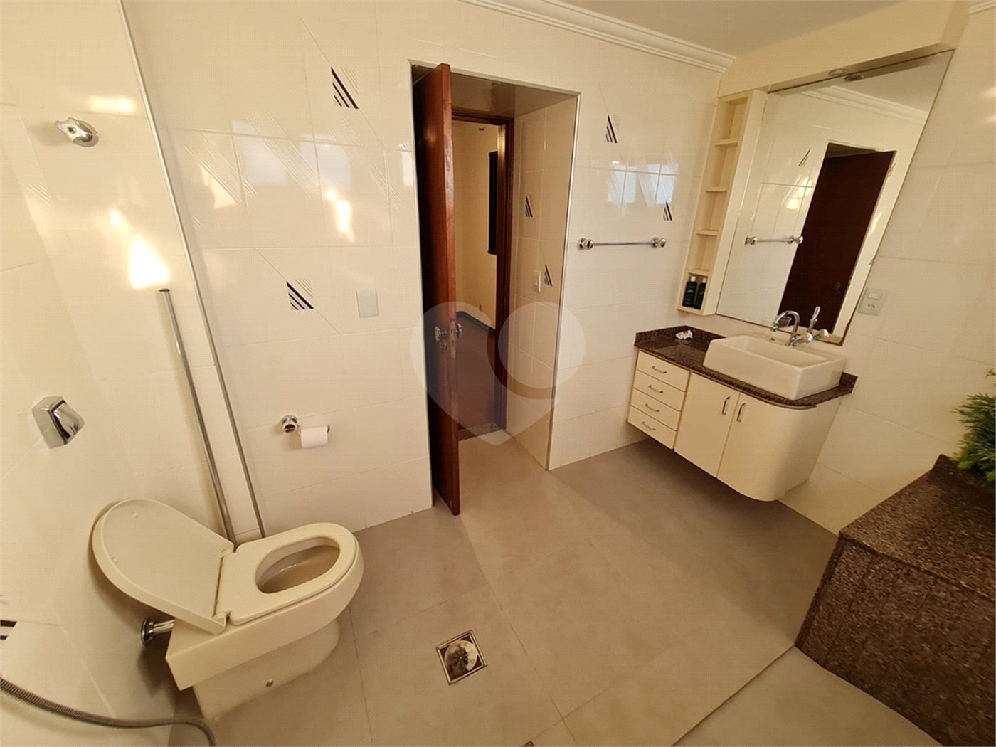 Apartamento à venda com 3 quartos, sendo 1 suíte,  em Vila Angeli, Valinhos, SP