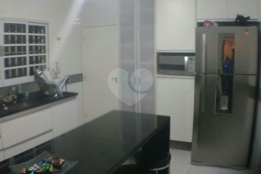 Sobrado à venda com 3 quartos, sendo 1 suíte, em Vila Mazzei, São Paulo, SP