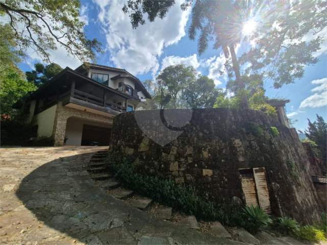 Casa à venda com 3 quartos, sendo 4 suítes,  no condomínio Alpes da Cantareira, Mairiporã - SP