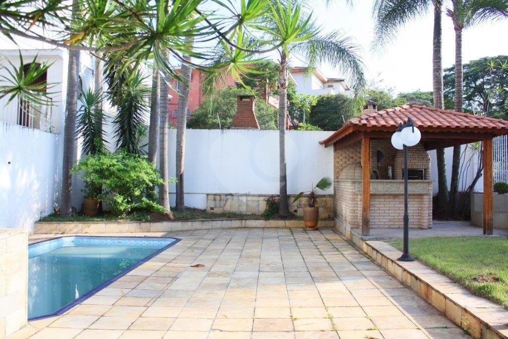 Sobrado à venda ou para alugar com 4 quartos, sendo 5 suítes, em Pacaembu, São Paulo, SP