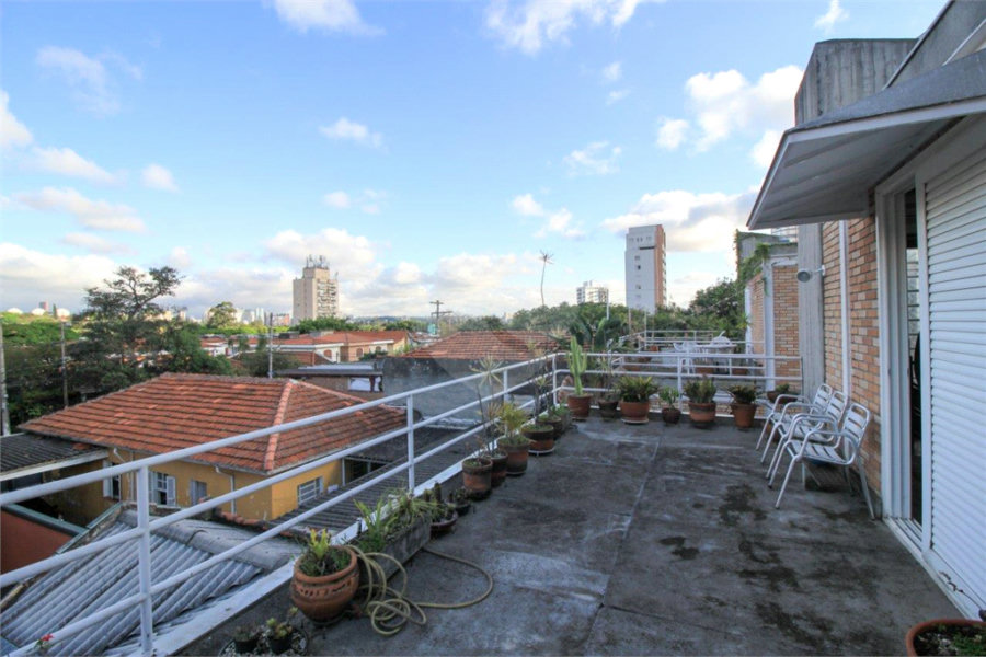 Casa à venda ou para alugar com 5 quartos, sendo 3 suítes,  em Vila Madalena, São Paulo, SP