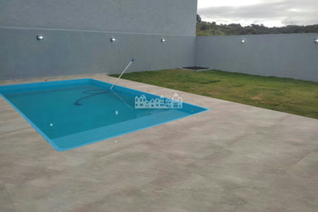 Casa térrea à venda com 3 quartos, sendo 1 suíte, em Loteamento Parque Residencial Serras de Atibaia II, Atibaia - SP