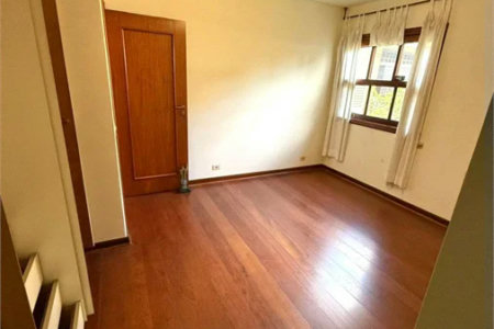 Sobrado à venda com 5 quartos, sendo 3 suítes, em Jardim Leonor, São Paulo, SP