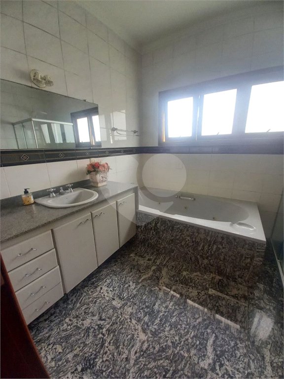 Casa à venda com 5 quartos, sendo 2 suítes, no condomínio Vinhas da Vista Alegre - Lado Sede, Vinhedo - SP