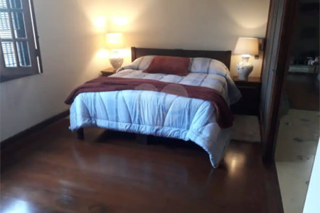 Casa à venda com 3 quartos, sendo 1 suíte, no Centro, São Roque, SP