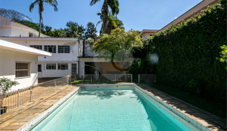 Casa Térrea à venda com 4 quartos, sendo 1 suíte,  em Brooklin Velho, São Paulo, SP
