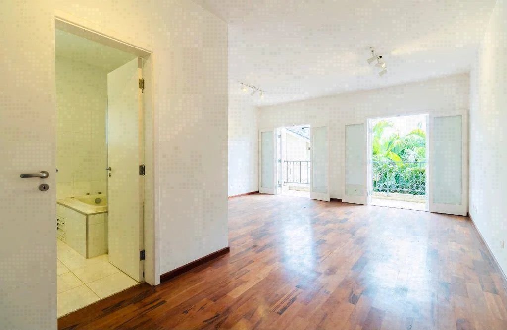 Casa à venda com 3 quartos, sendo 1 suíte,  no condomínio Reserva do Visconde, São Paulo - SP