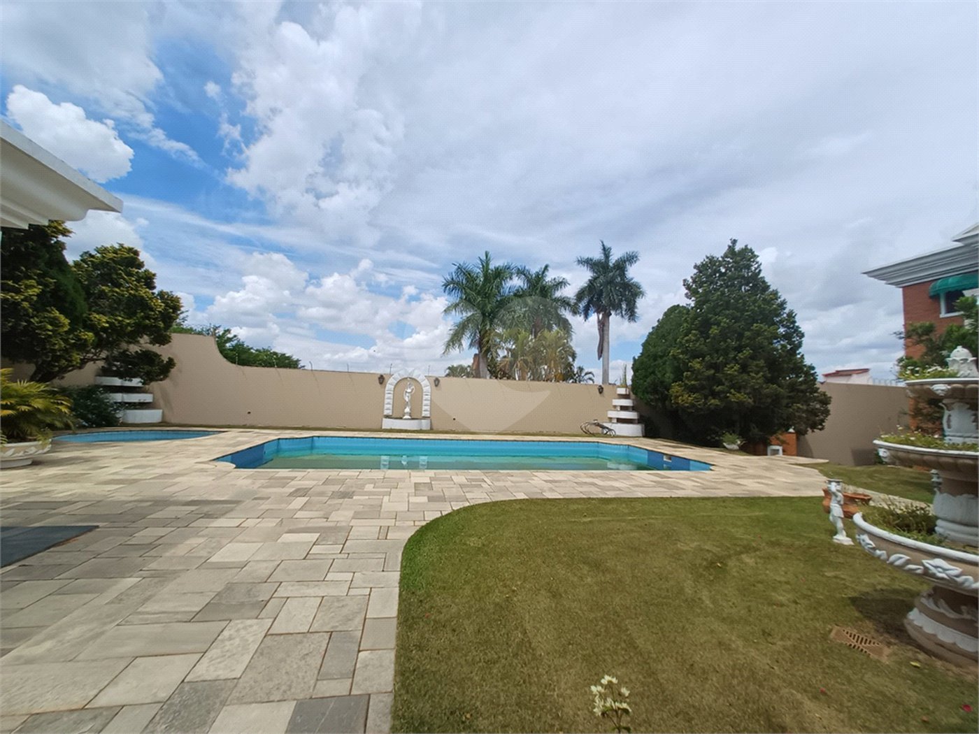 Casa à venda com 6 suítes no condomínio Portal da Raposo, Sorocaba - SP